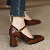 Klassieke Pumps met Vierkante Neus en Vintage Brogue-Details