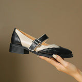 Leren Mary Janes met brogue-details en T-band sluiting