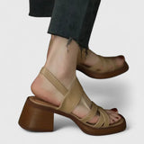 Elegante sandalen met Romeins design en gekruiste bandjes