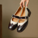 Leren Mary Janes met brogue-details en T-band sluiting