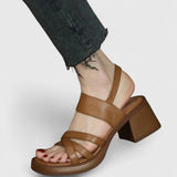 Elegante sandalen met Romeins design en gekruiste bandjes