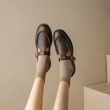Retro schoenen met klassieke lijnen en comfortabele lage hak