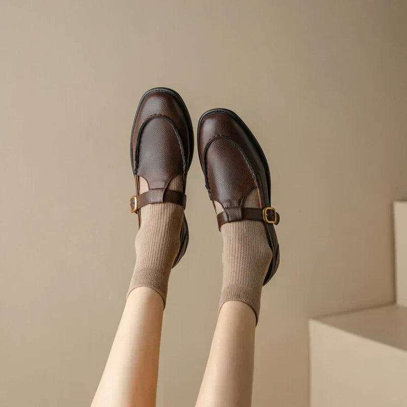 Retro schoenen met klassieke lijnen en comfortabele lage hak