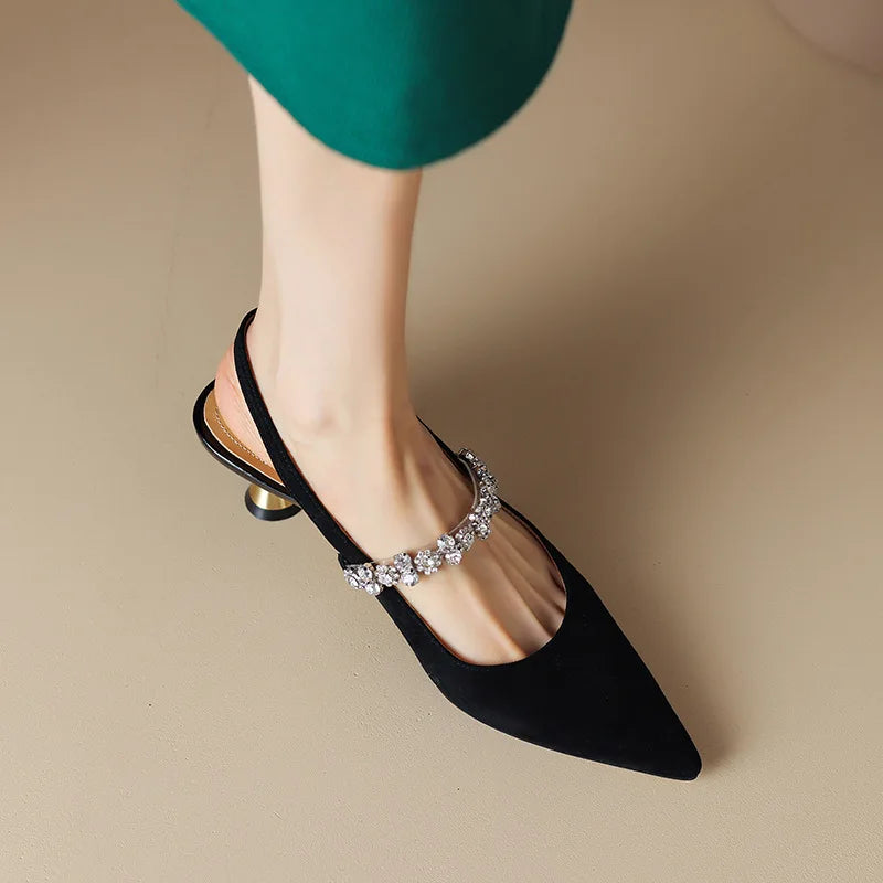 Slingback pumps met kristallen band en puntige neus