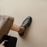 Retro schoenen met klassieke lijnen en comfortabele lage hak