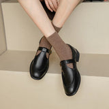 Retro schoenen met klassieke lijnen en comfortabele lage hak