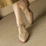 Gespschoenen met brede band en puntige neus voor stijlvolle looks
