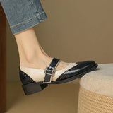 Leren Mary Janes met brogue-details en T-band sluiting