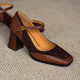 Klassieke Pumps met Vierkante Neus en Vintage Brogue-Details