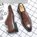 Oxford brogues met klassieke perforaties en strakke pasvorm