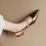 Slingback pumps met kristallen band en puntige neus