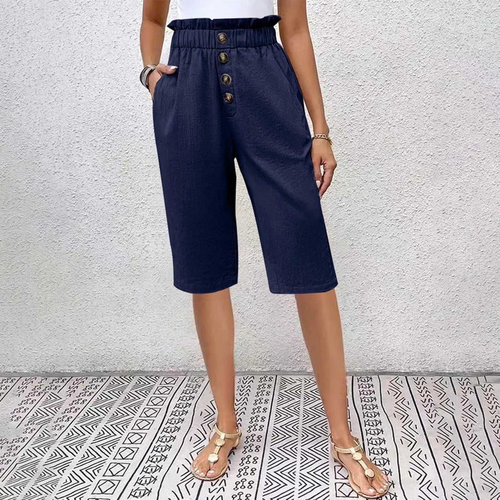 Bermuda met linnenmix en knoopsluiting voor zomerse dagen