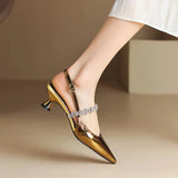Slingback pumps met kristallen band en puntige neus