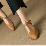 Gespschoenen met brede band en puntige neus voor stijlvolle looks