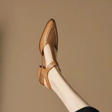 Gespschoenen met brede band en puntige neus voor stijlvolle looks