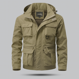 Winterjas met militaire details en weerbestendige afwerking