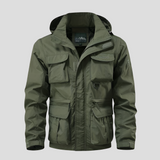Winterjas met militaire details en weerbestendige afwerking