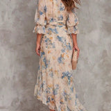 Aitana | Beige chiffon maxi-jurk met bloemenprint en asymmetrische ruches
