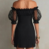 Adela Vestido Mini Negro con Escote Bardot, Mangas Abullonadas y Tachuelas