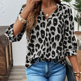 Blouse met luipaardprint en V-hals voor een speelse look