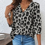 Blouse met luipaardprint en V-hals voor een speelse look