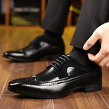Leren veterschoenen met tijdloze elegantie en verfijnd silhouet