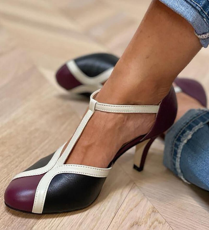 Retro hakken met T-bandje en vintage elegantie