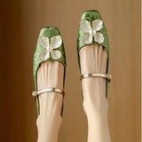 Elegante damesschoen met bloemdetail en lage hak