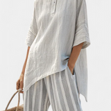 Linnen set met asymmetrische blouse en gestreepte wijde broek