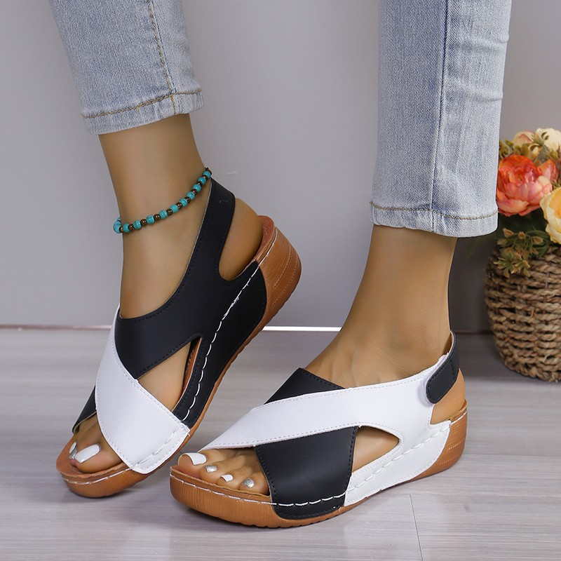 Wedge sandalen met elegante hak en comfortabele ondersteuning
