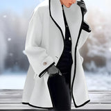 Trenchcoat met brede revers en warme voering voor elegante winterdagen