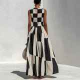 Noa Vestido Maxi Geométrico en Blanco y Negro