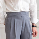 Casual broek met plooien en verstelbare zijverstellers