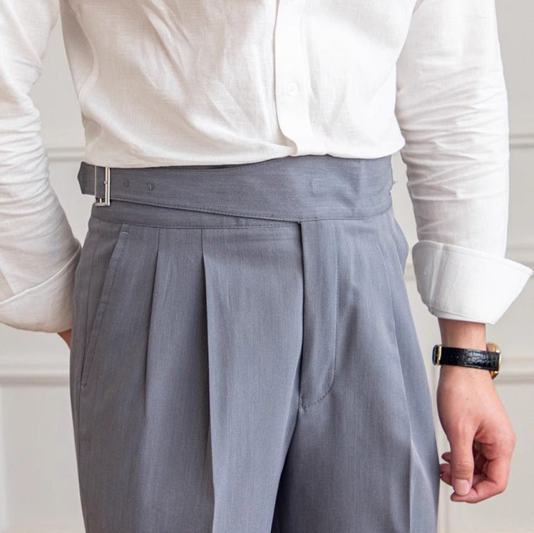 Casual broek met plooien en verstelbare zijverstellers