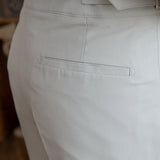 Casual broek met plooien en verstelbare zijverstellers
