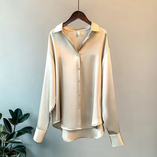 Dani | Satijnen blouse met luxe glans en tijdloze elegantie