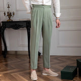 Casual broek met plooien en elegante zijknopsluiting