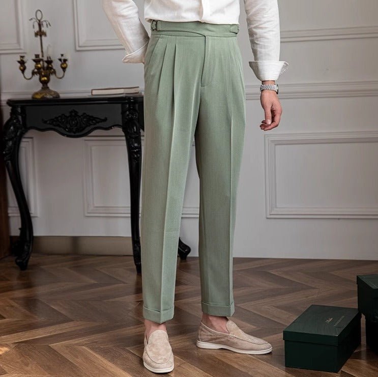 Casual broek met plooien en elegante zijknopsluiting