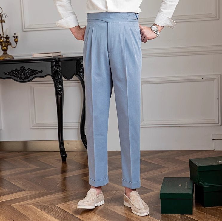 Casual broek met plooien en elegante zijknopsluiting