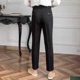 Casual broek met plooien en elegante zijknopsluiting