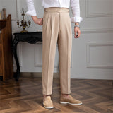 Casual broek met plooien en elegante zijknopsluiting