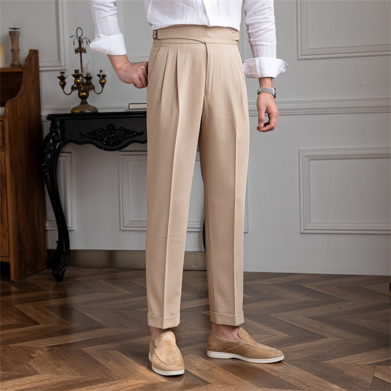 Casual broek met plooien en elegante zijknopsluiting
