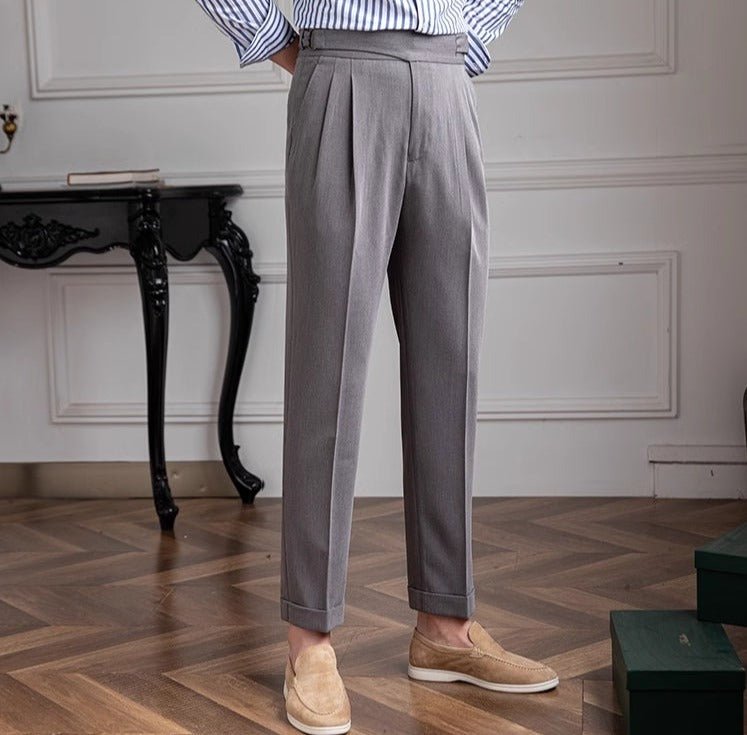 Casual broek met plooien en elegante zijknopsluiting