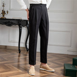 Casual broek met plooien en elegante zijknopsluiting