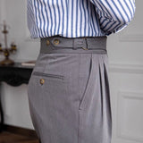 Casual broek met plooien en elegante zijknopsluiting